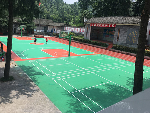 吉首鳳凰縣培民學校塑膠籃球場，羽毛球場順利完工